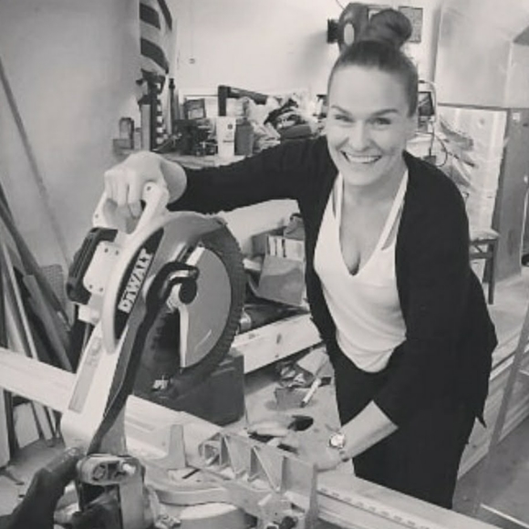 Meet your Posher, Dee - Picture 2 of 4